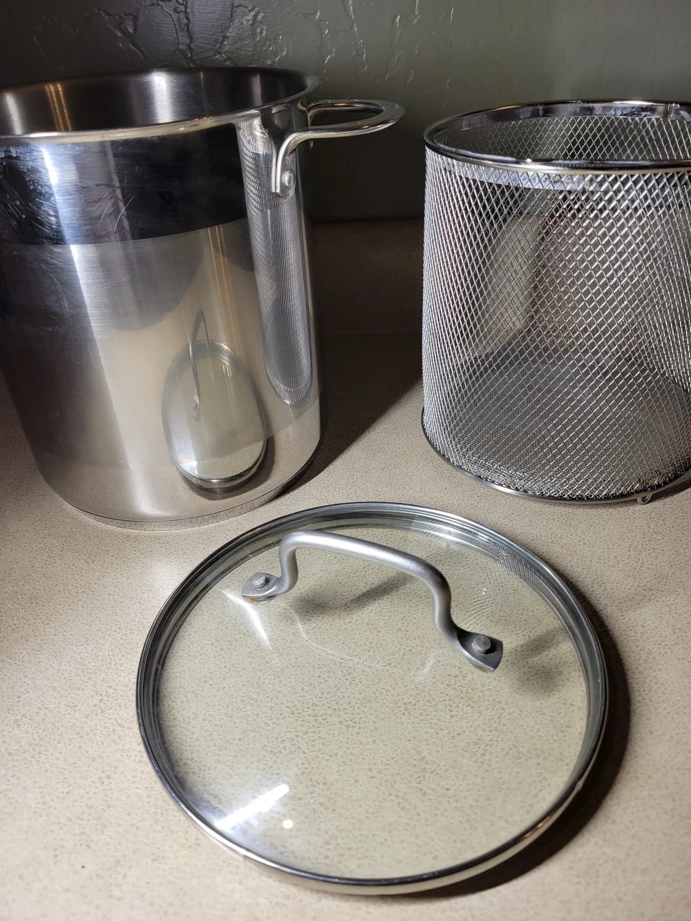 Costco Wholesale Professional Stainless Steel Pot  7-quart W/Strainer And Lid
